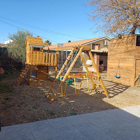 فيلا Piscina De Sal Barbacoa Wifi, Parking Gratis, 3 Min Pga Casa El Roble خيرونا المظهر الخارجي الصورة