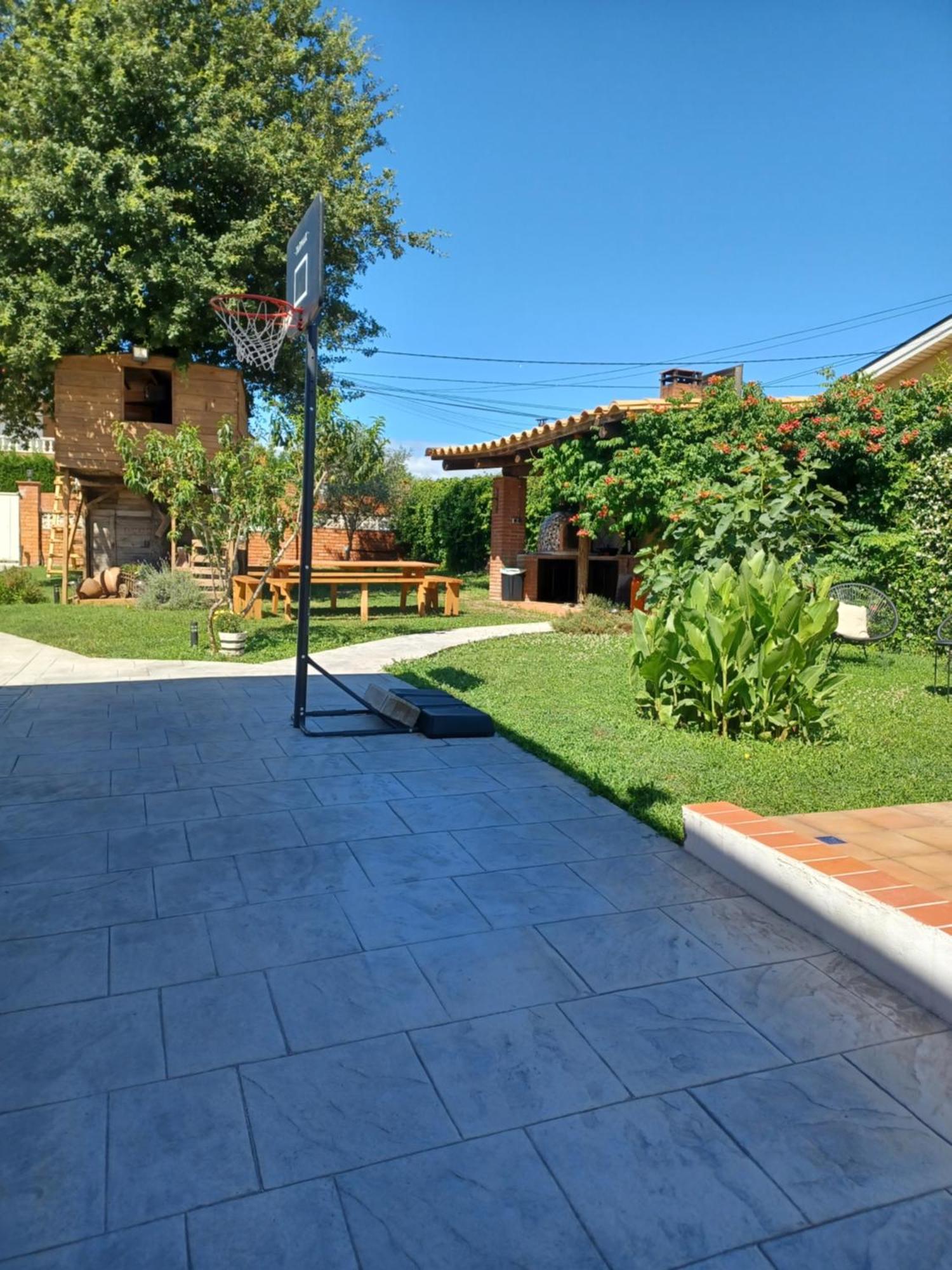 فيلا Piscina De Sal Barbacoa Wifi, Parking Gratis, 3 Min Pga Casa El Roble خيرونا المظهر الخارجي الصورة